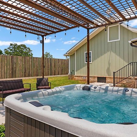 Blumenhaus Sleeps 6 Full Kitchen Plus Hot Tub Fredericksburg Eksteriør billede