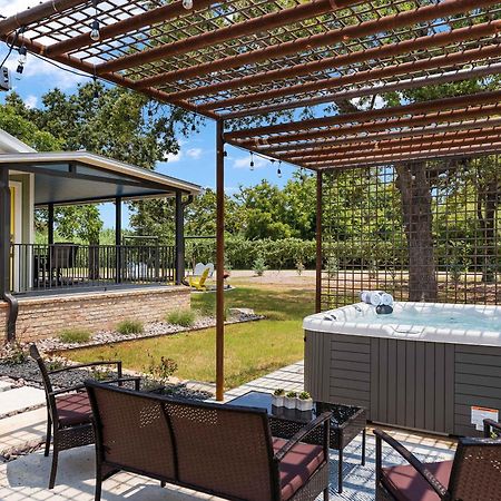 Blumenhaus Sleeps 6 Full Kitchen Plus Hot Tub Fredericksburg Eksteriør billede