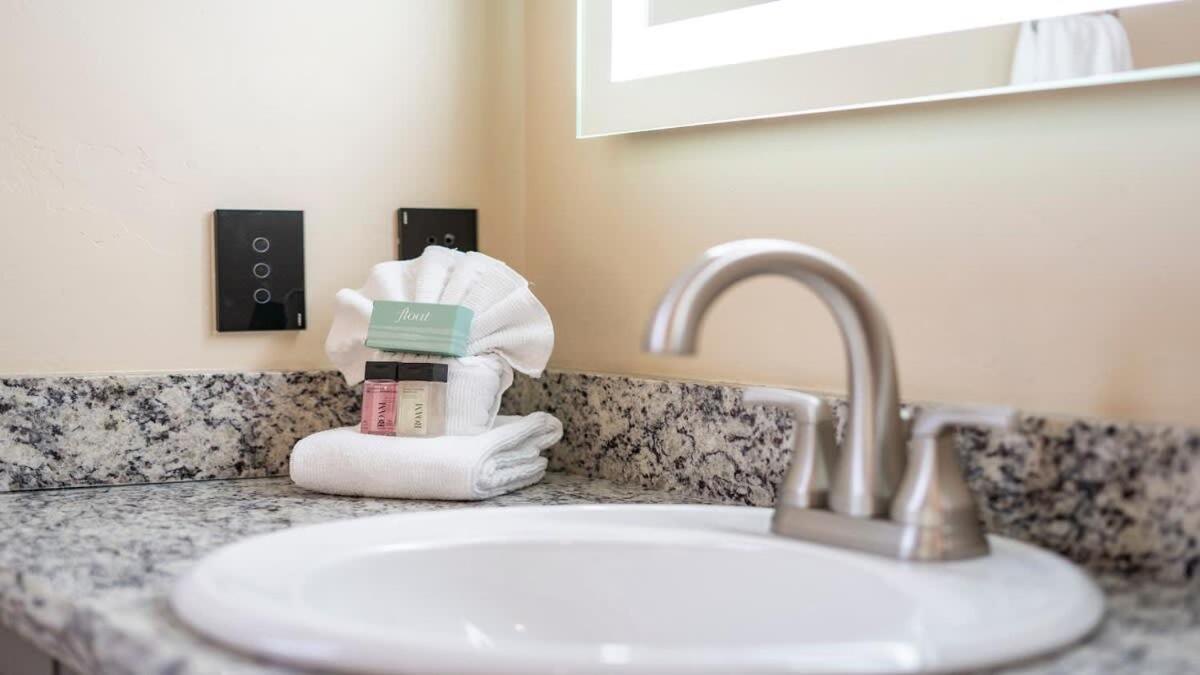 Blumenhaus Sleeps 6 Full Kitchen Plus Hot Tub Fredericksburg Eksteriør billede