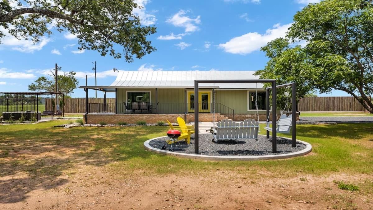 Blumenhaus Sleeps 6 Full Kitchen Plus Hot Tub Fredericksburg Eksteriør billede