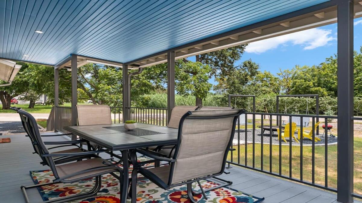 Blumenhaus Sleeps 6 Full Kitchen Plus Hot Tub Fredericksburg Eksteriør billede