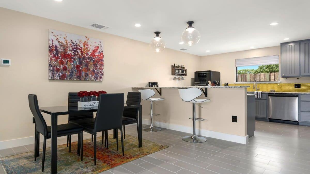 Blumenhaus Sleeps 6 Full Kitchen Plus Hot Tub Fredericksburg Eksteriør billede