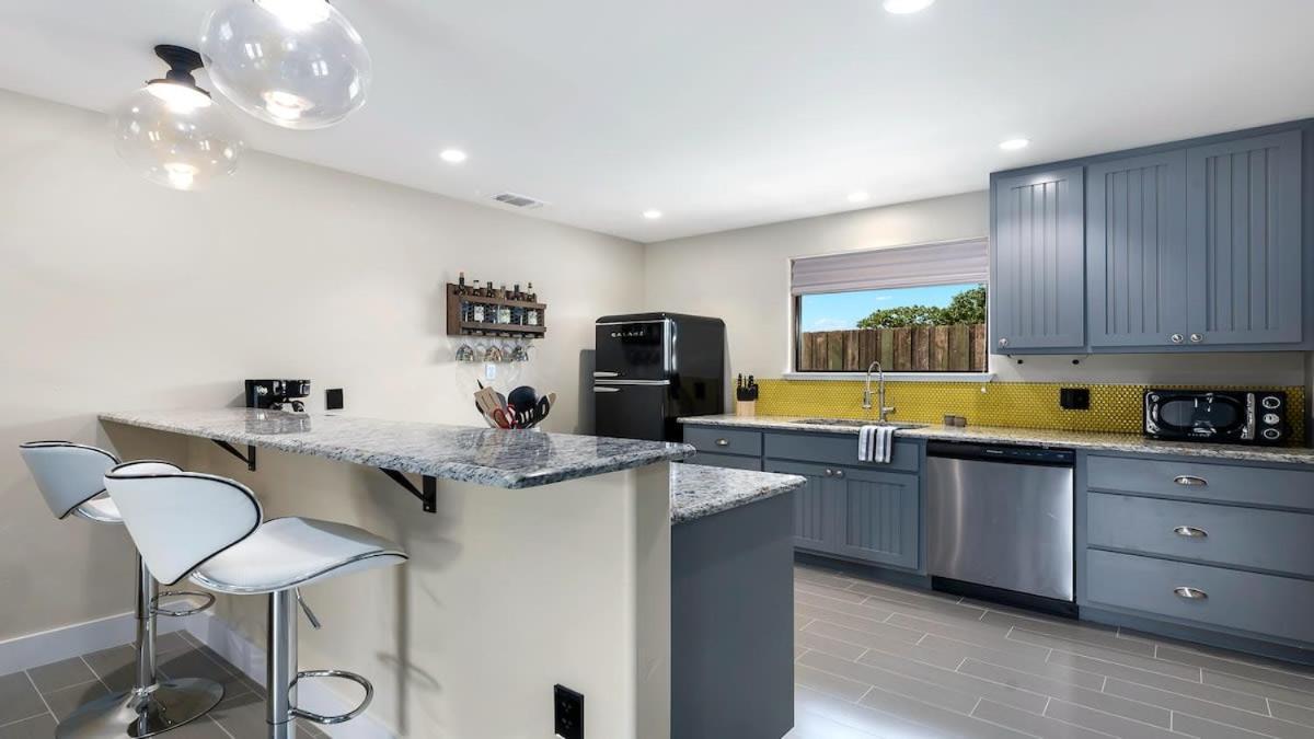 Blumenhaus Sleeps 6 Full Kitchen Plus Hot Tub Fredericksburg Eksteriør billede