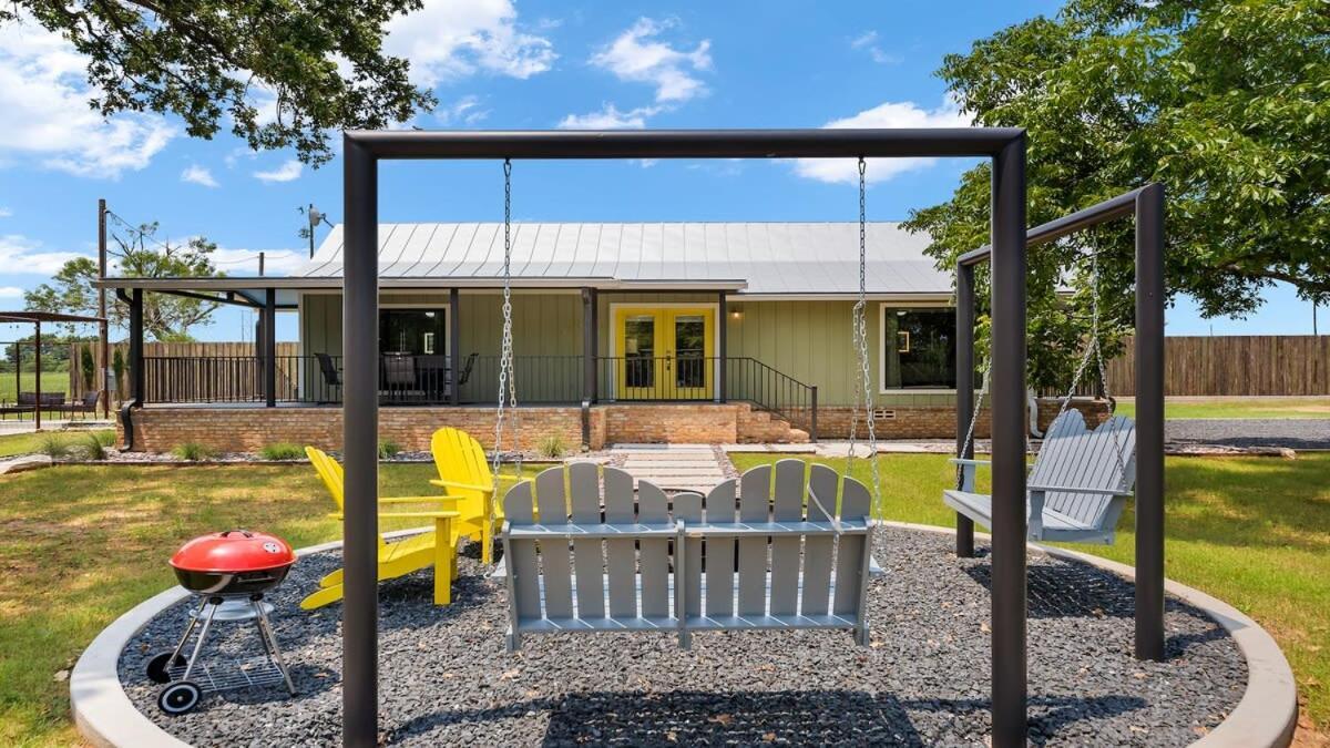 Blumenhaus Sleeps 6 Full Kitchen Plus Hot Tub Fredericksburg Eksteriør billede